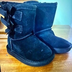 Ugg toddler, black suede boots‎ size 5 snow winter